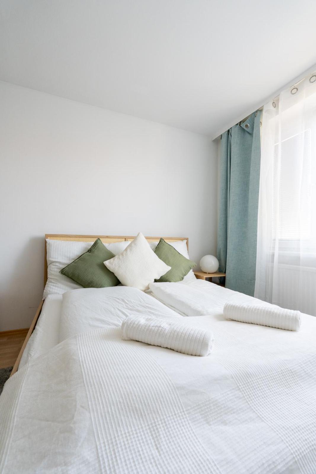 Two Bedrooms - 85 Squaremeters - 4 Min To U6 Dresdner Str Wien Exterior foto